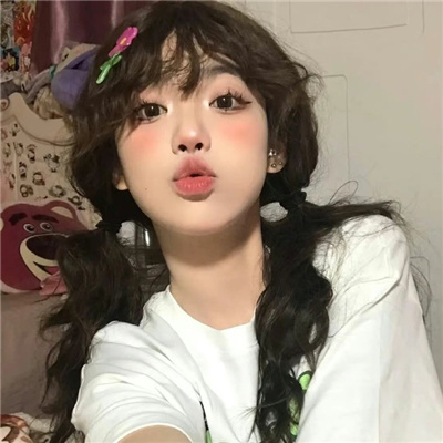 克拉玛依伴游女生卞寄蕾的资料